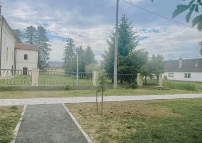 Staza ispred crkve – Koprivnički Bregi