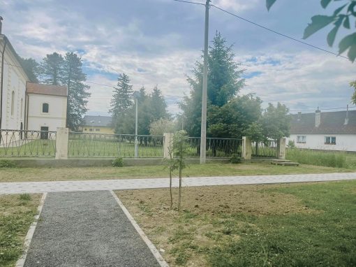 Staza ispred crkve – Koprivnički Bregi